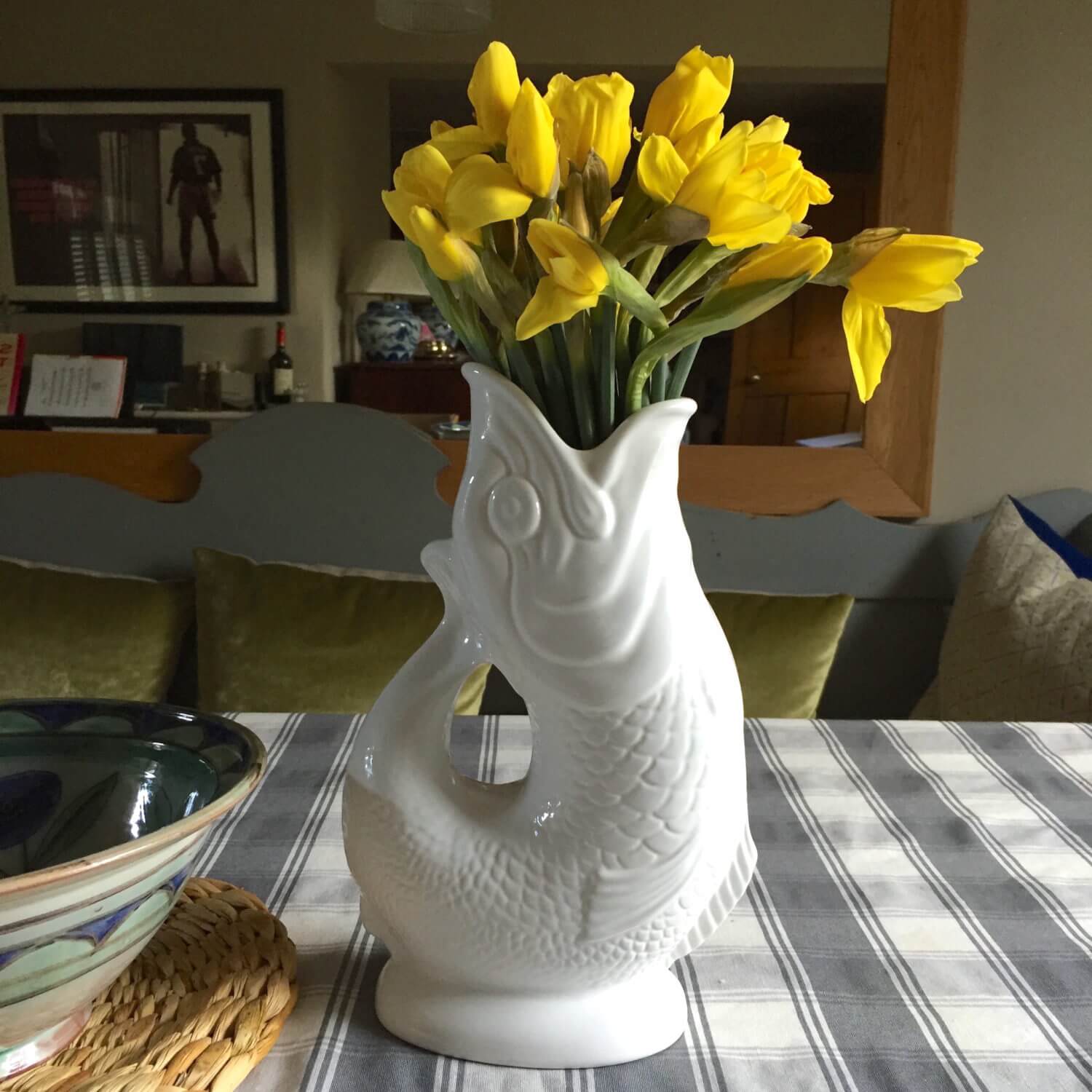 Gluggle jug with daffodils